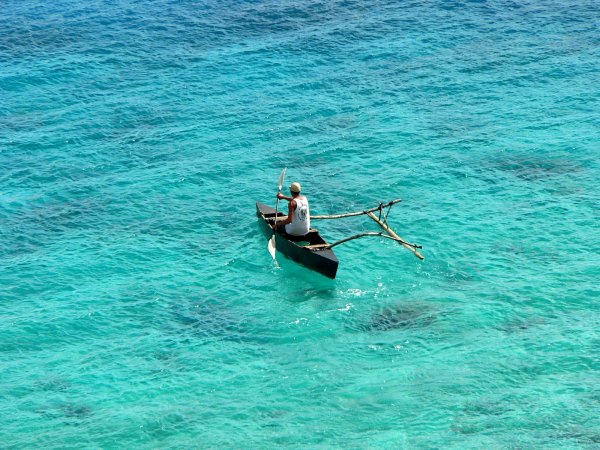 14- Pirogue sur le lagon 